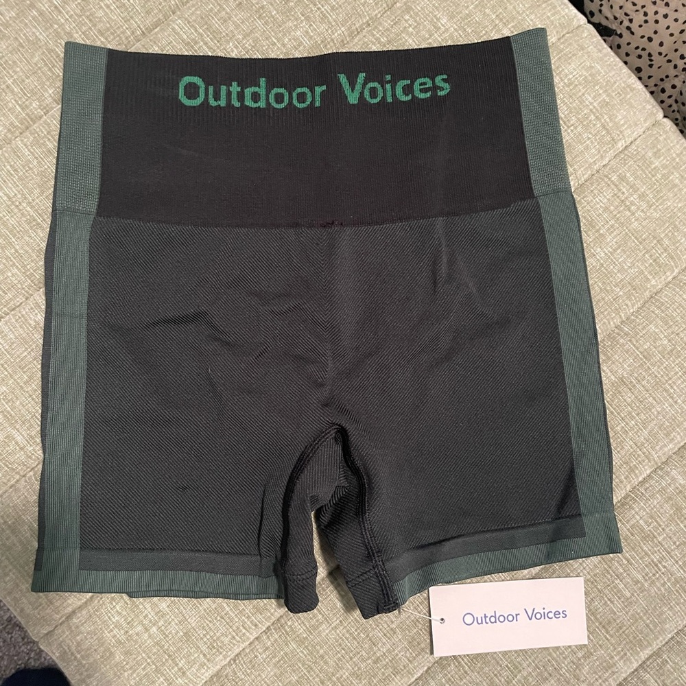 NWT Outdoor Voices Seamless Smooth 4.5" Bike Short in Evergreen